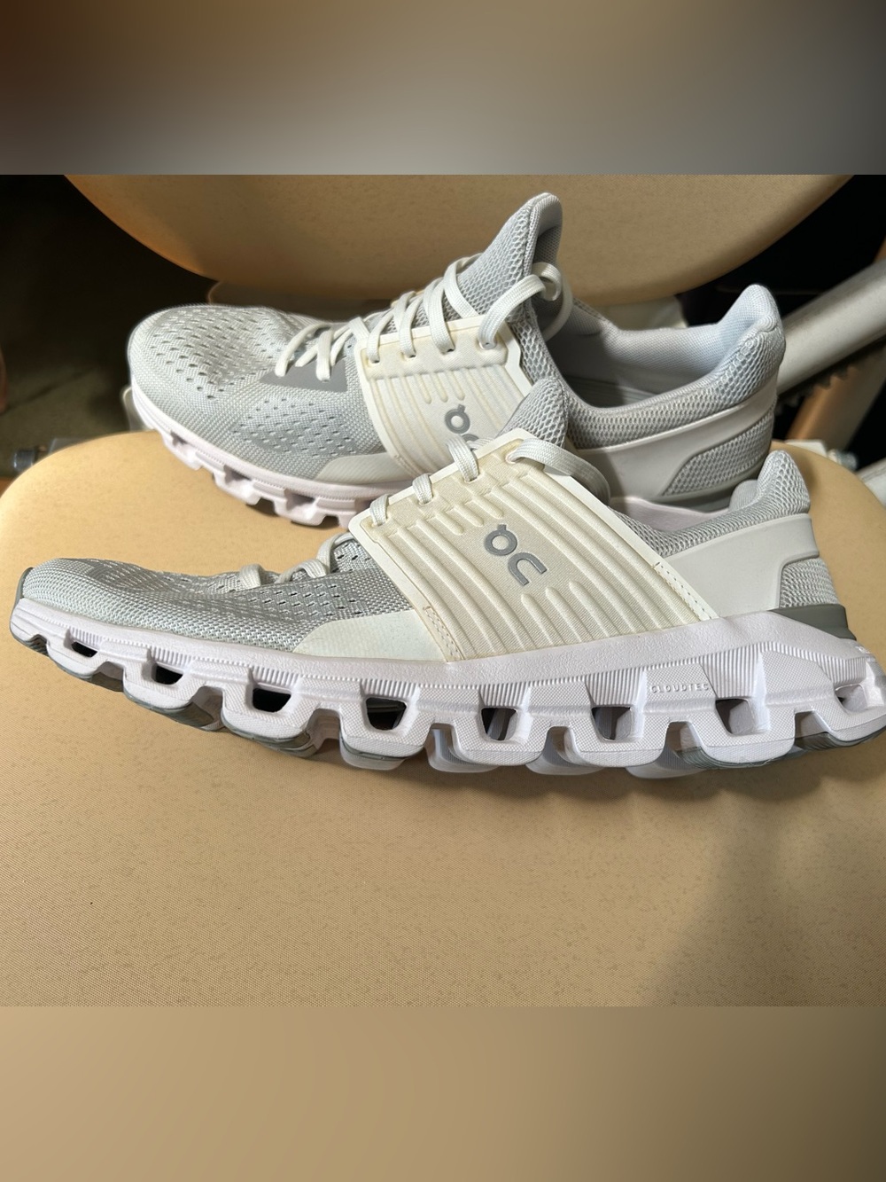 On Cloudswift Women's Running Shoe Sneaker in Glacier/White. Size 10.5 - Picture 5 of 10